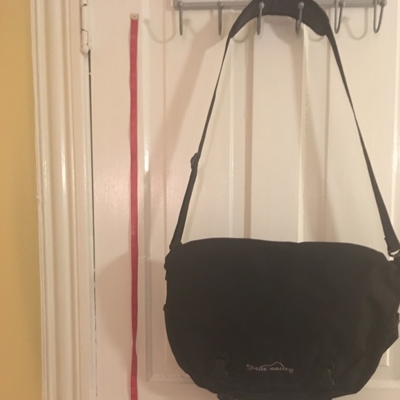 Used Eddie Bauer black laptop, messenger bag - Picture 5 of 13